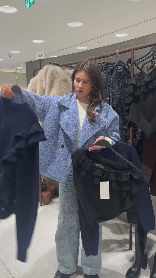 Видео за JÉ с избор на дрехи и вдъхновение за модерни outfit комбинации